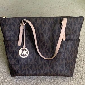 Micheal Kors Purse